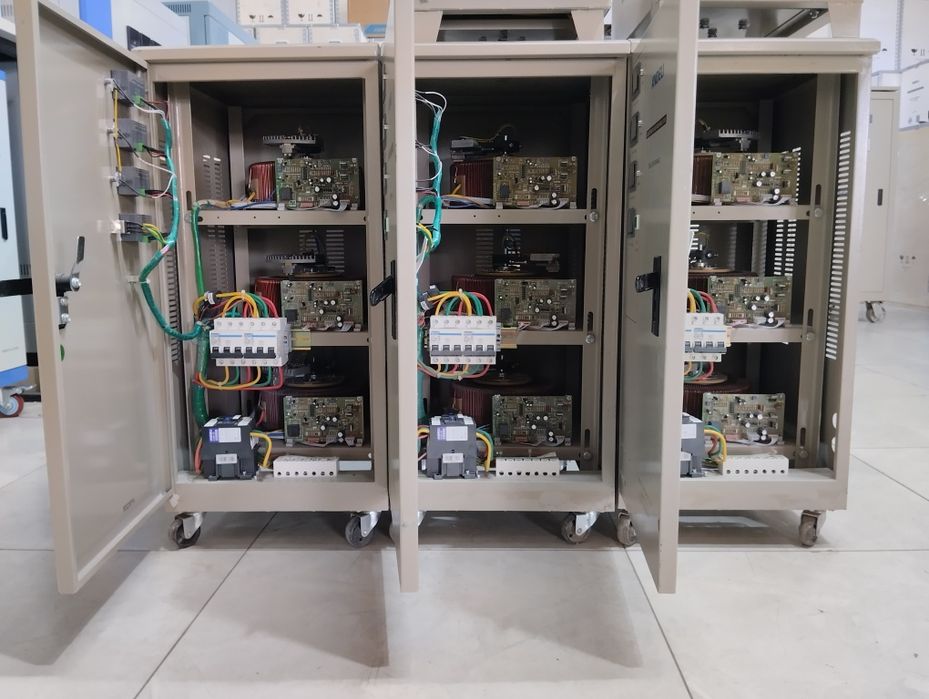 Stabilizator Стабилизатор Andeli Андели 15-kva F3