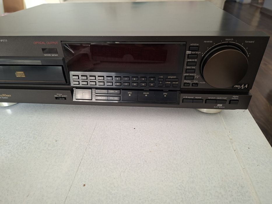 REZERVAT! Technics SL-P 777 cd player high end