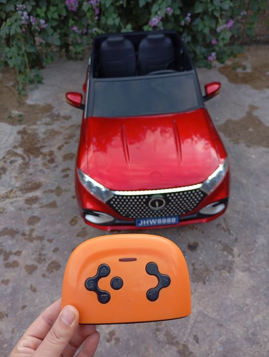 Bolalar elektr mashinasi sotiladi