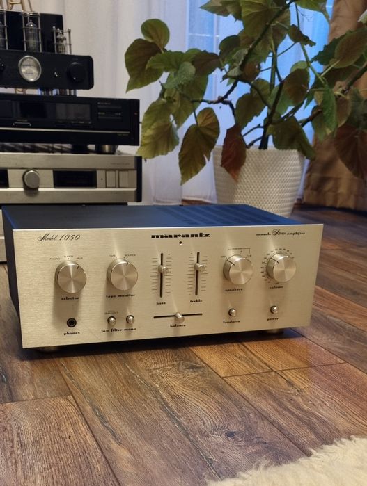 Marantz 1050 Stereophonic Amplifier