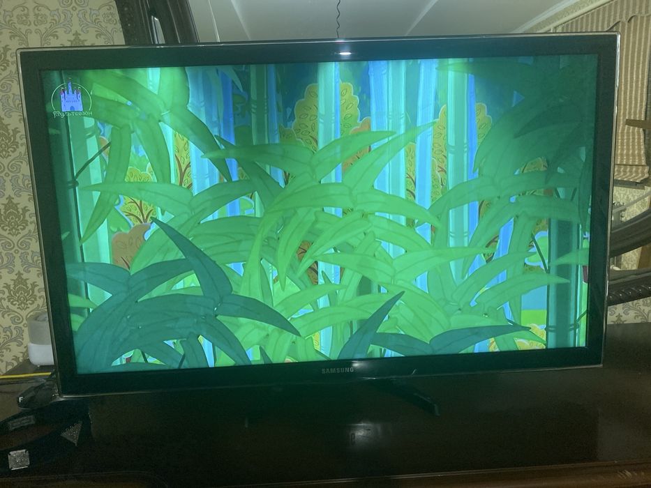 Телевизор, холодилник, люстра сатылады