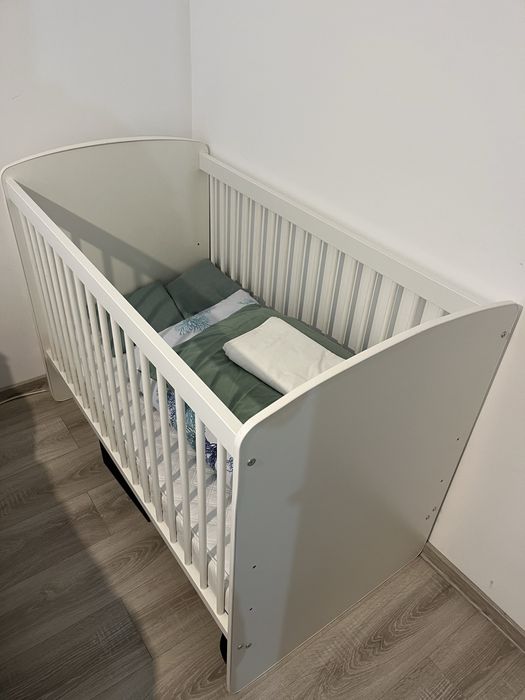 Pătuț bebeluși din lemn alb, design modern + Saltea inclusă