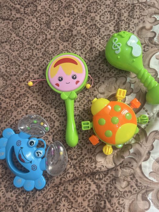 Игрушки развивающие 0+