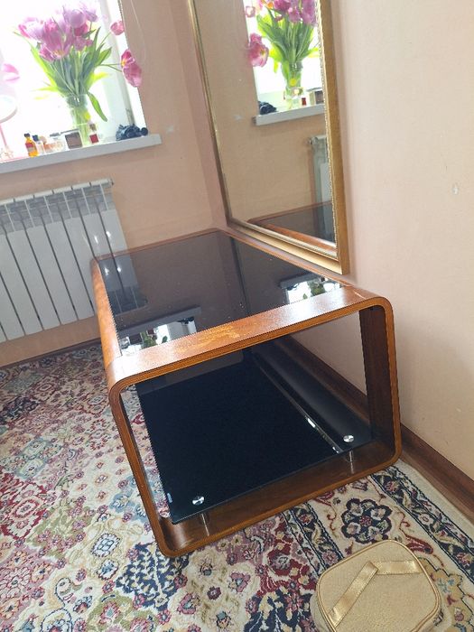 Журнальный столик продаётся