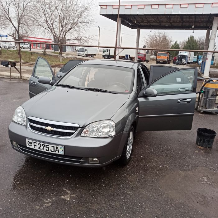 Лассети 1.8 сотилади