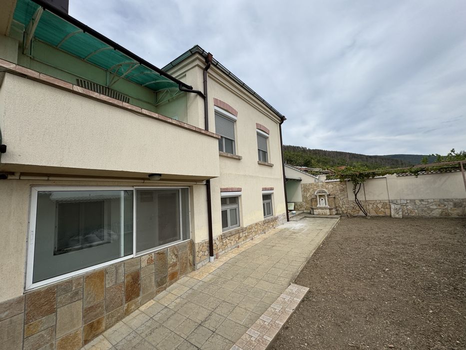 Продава се Къща в Казанлък - 220 кв.м за 910 €/кв.м - Снимка #1