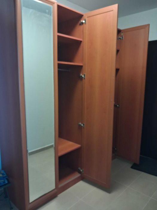 Гардероб, холна секция, маса