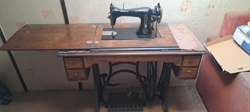 Антична шевна машина Haid & Neu от фабриката в Karlsruhe