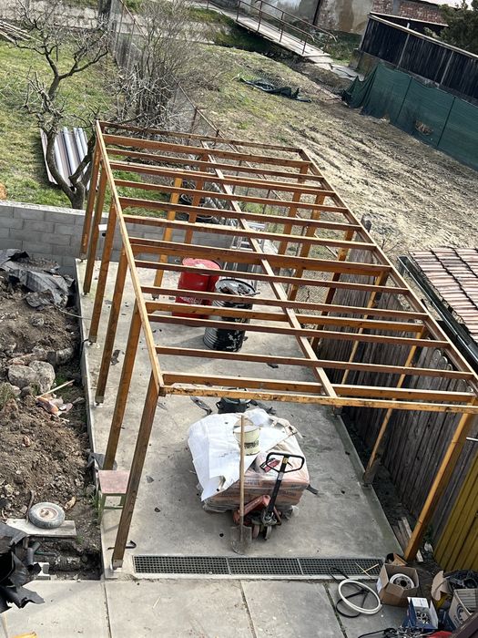 Garaj din lemn cu lambriu