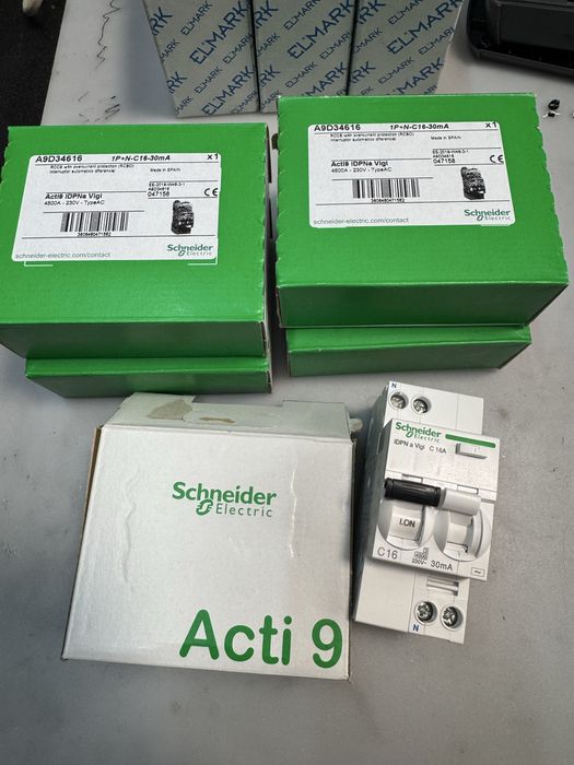 Vând ATS-uri,siguranțe diferențiale, contactori etc.