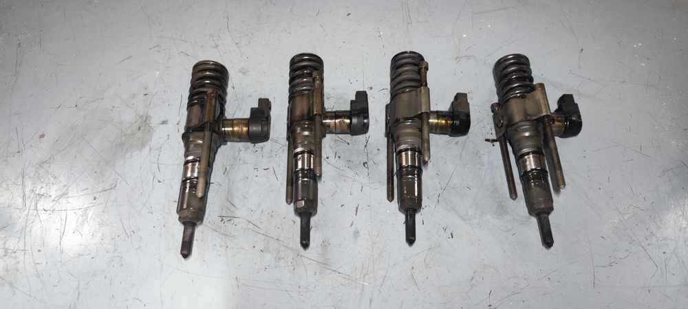 Injector injectoare volkswagen vw golf 5 hatchback BMN cod 03G130073M