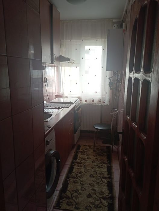 Vând apartament doua camere semidecomandat  etaj 2 însorit