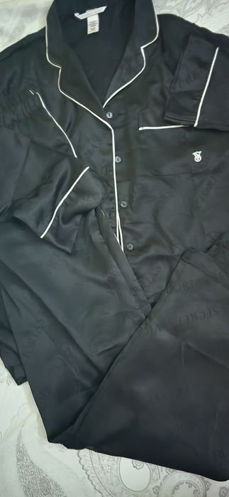 Pijama Victoria Secret Logo