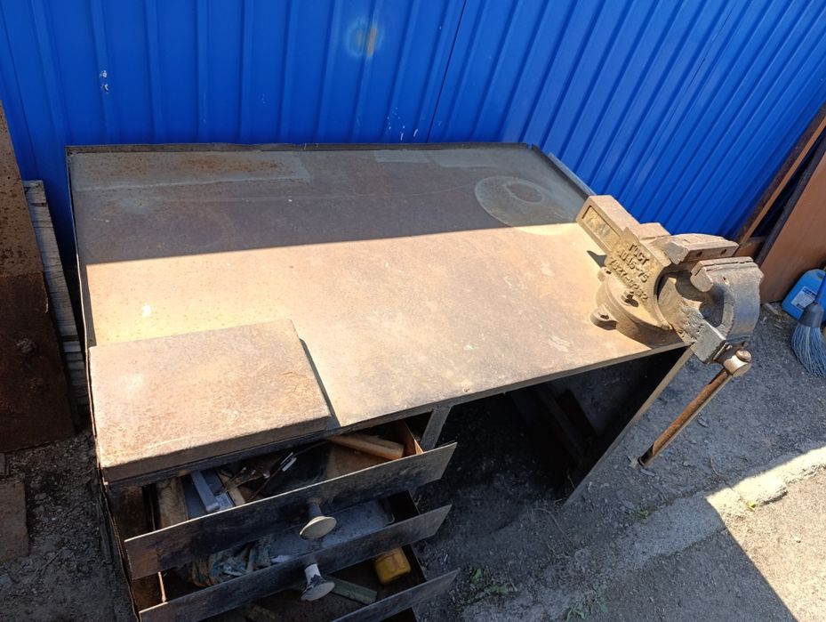 Продам верстак металлический