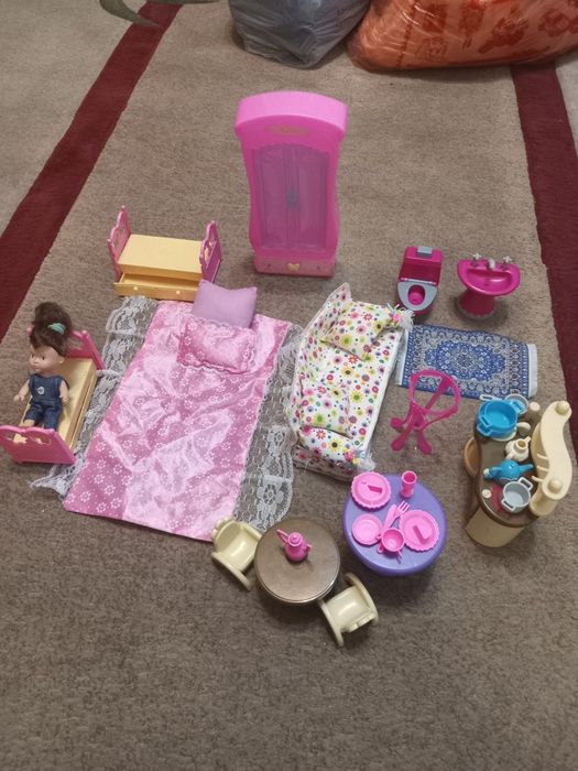 Продам игрушки для  Барби