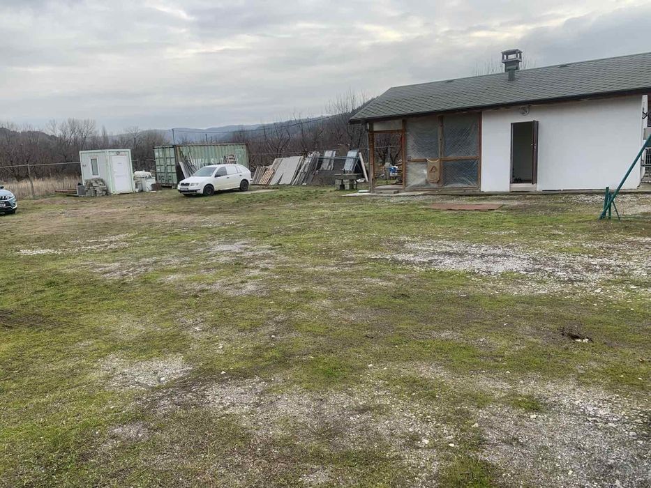 Парко място под наем за кемпер, каравана, бус, кола, лодка и други