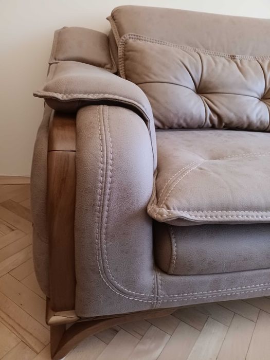 нов диван, тройка, много мек и удобен