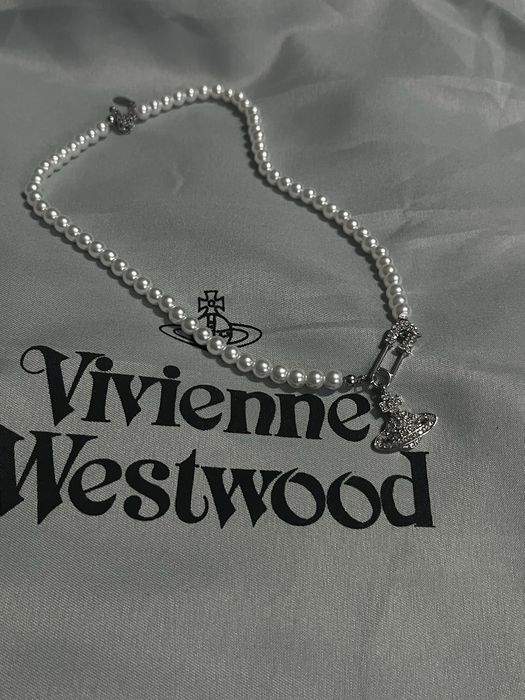 Lanțisor Vivienne Westwood cu Perle si Saturn