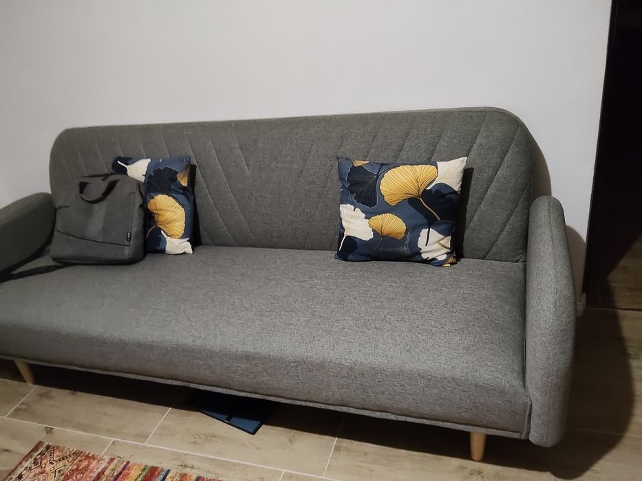 Vând canapea extensibila model jisk