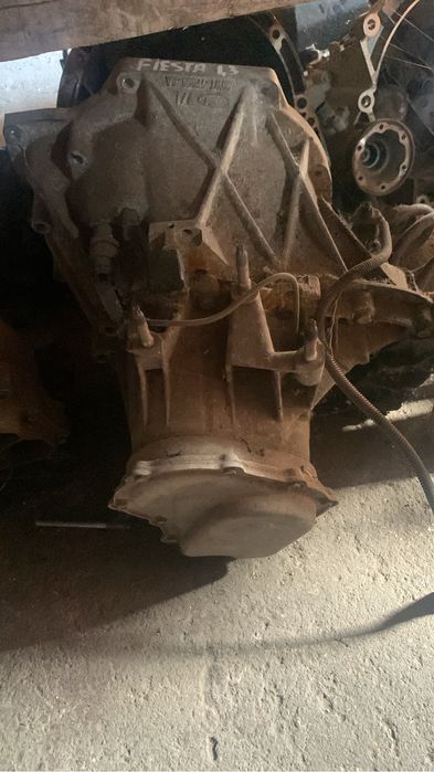 Cutie viteza Ford Fiesta 2004 motor 1.3 benzina