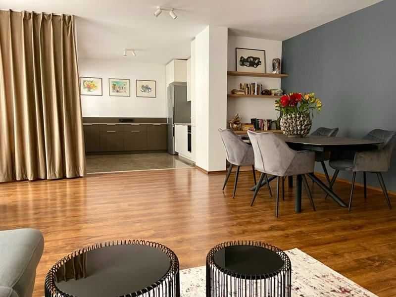 Дава се под наем Тристаен апартамент в София, Манастирски ливади - 125 кв.м за 561 € - Снимка #1