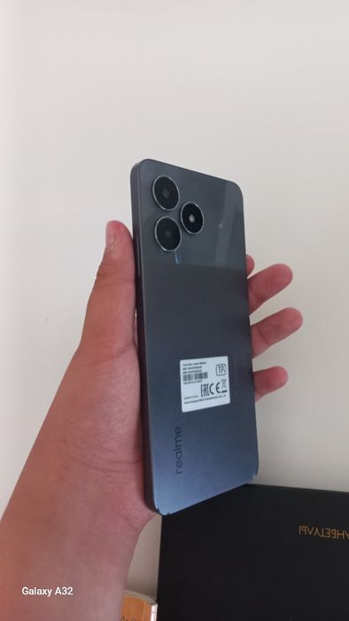 Realmi телефон..