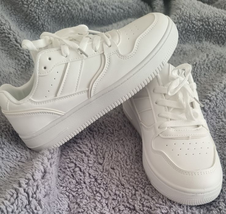 Продаю Новые кроссовки