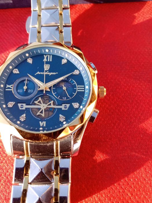 Продавам чисто нов модерен часовник