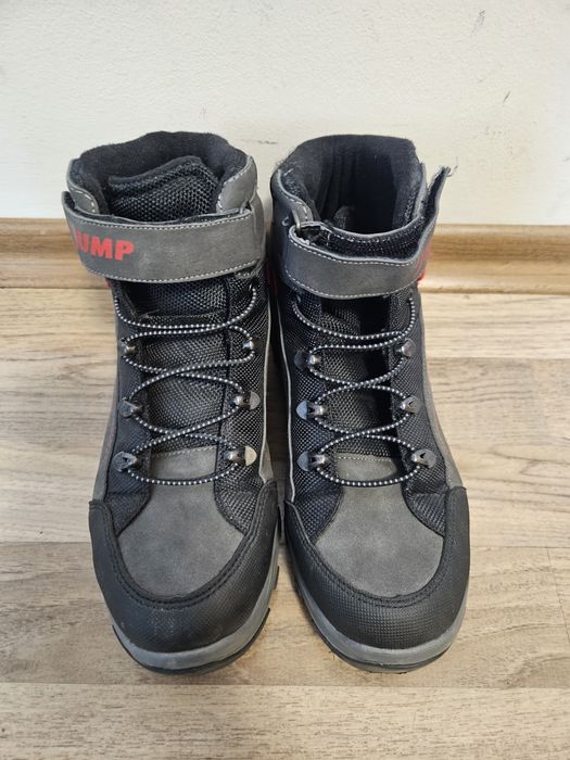 Нови туристически обувки 35н.