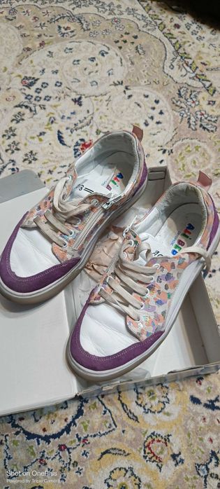 Продам кроссовки