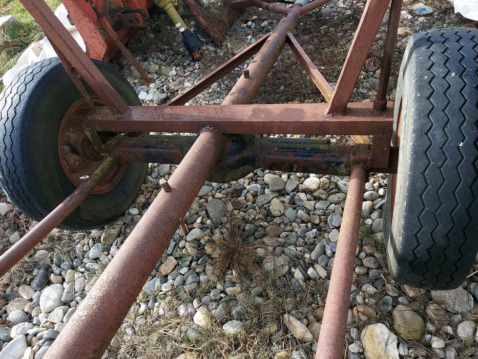 Carut tractor pe roti pe 16