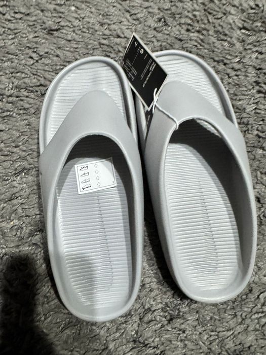 Nou cu etichetă :Șlapi Nike marimea 38