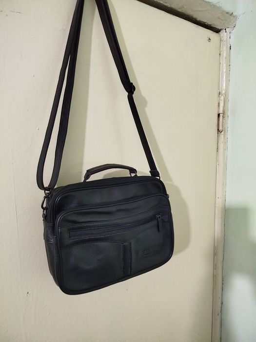 Продам кожаные сумки рюкзаки.