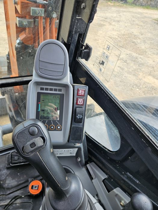 Excavator Hitachi 2022