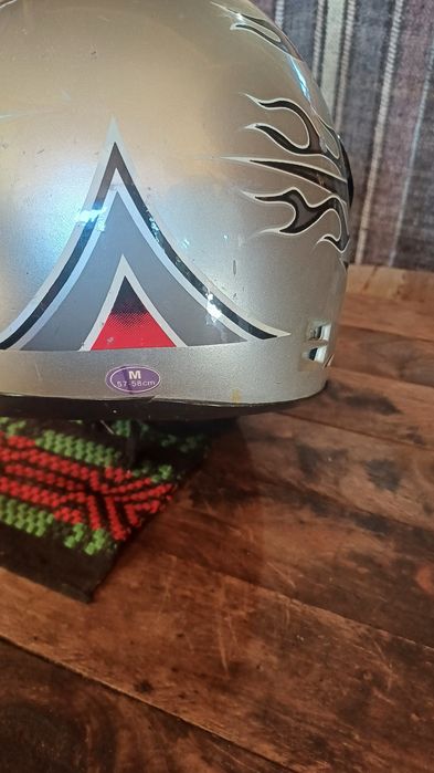 Комплект каска и наколенки за пистов мотор