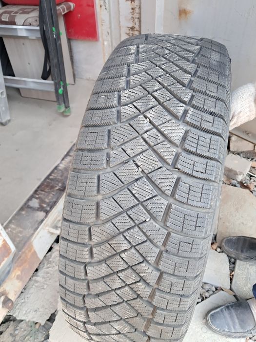 Резина зимняя Pirelli ice zero f