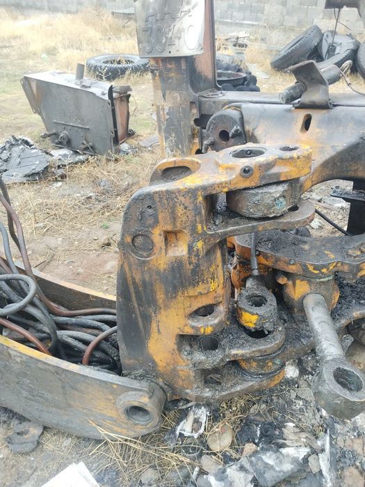 Продам стрелу  JCB 3cx