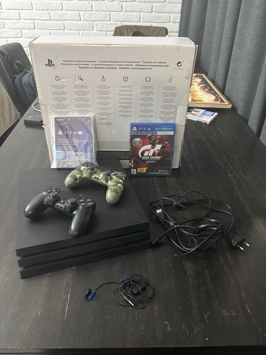 Play Station 4 Pro 1 TB