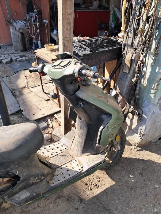 Vând scuter 80cc și un atv 125 cc