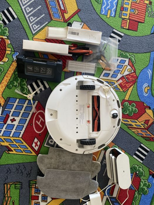 Robot aspirator XIAOMI (functional - defect navigatie)