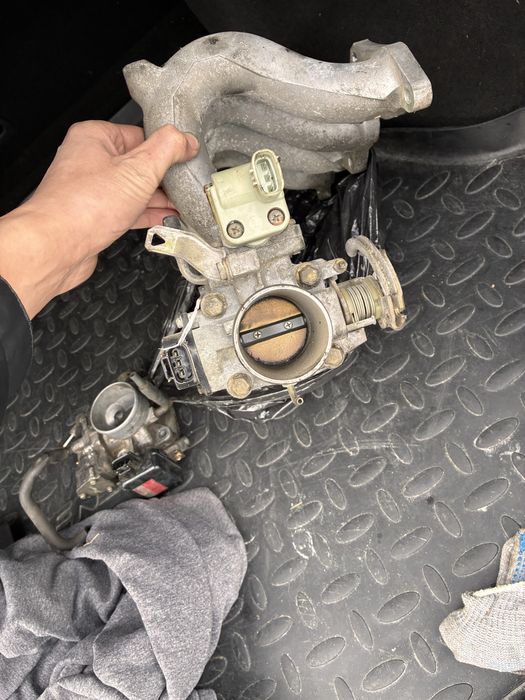 Дросельная заслонка в зборе