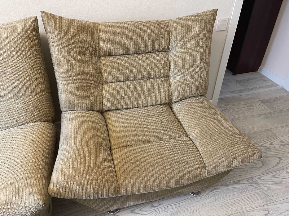 Продам диван и два кресла