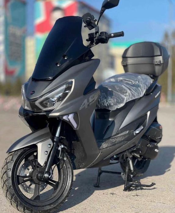 Продам новый скутер 17