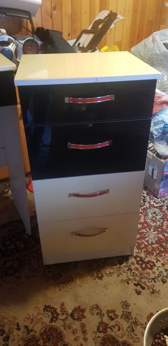 срочно продам стол визажиста