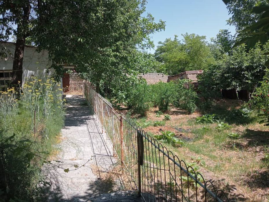 Ховли сотилади газ свет сув бор