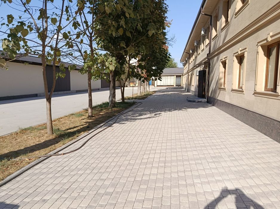 Яшнабадский район угловой 2-этажный нежилое 42-сотки 32 помещение.