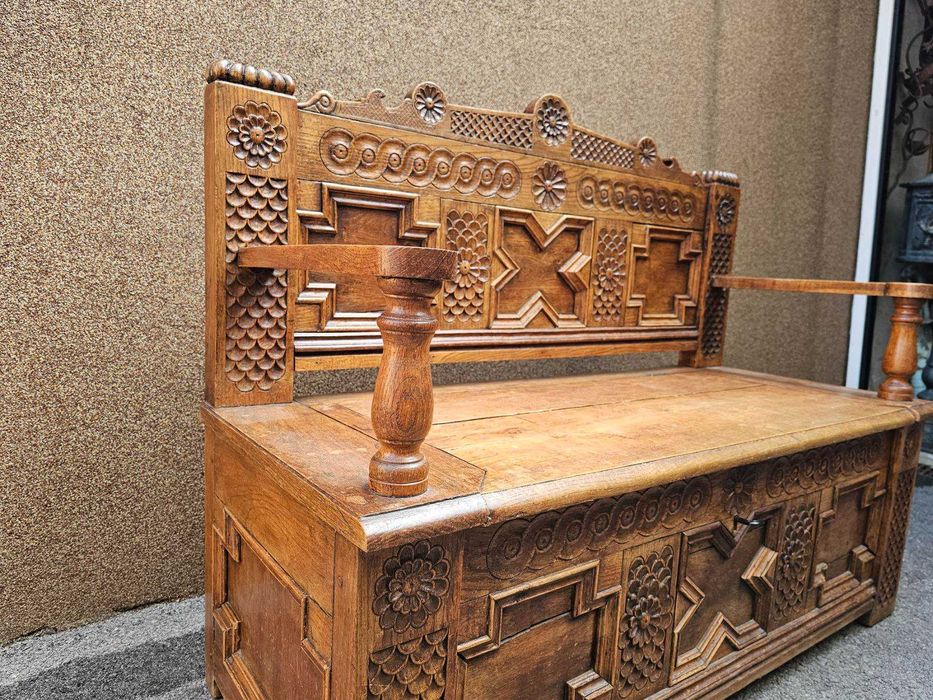 Уникален ретро шкаф с дърворезба