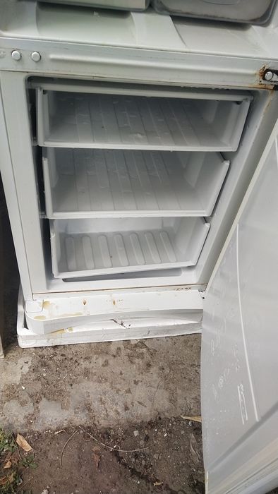 Холодильник продаётся
