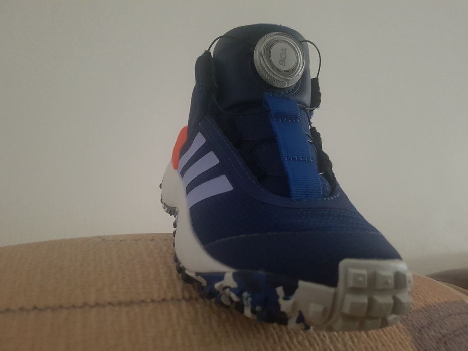 Vând adidași terex de sport