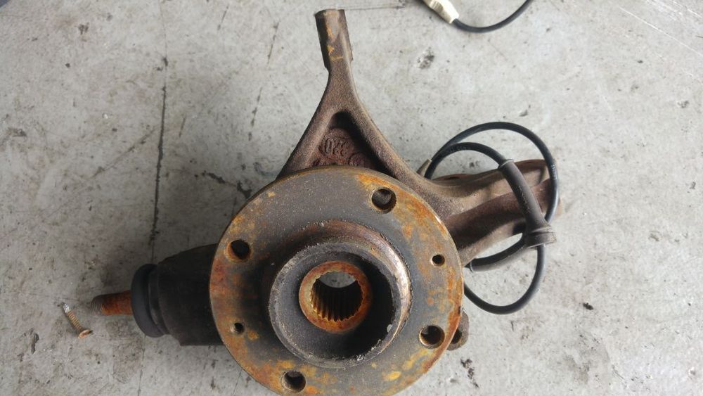 fuzeta dreapta fata citroen c4 1.6 hdi